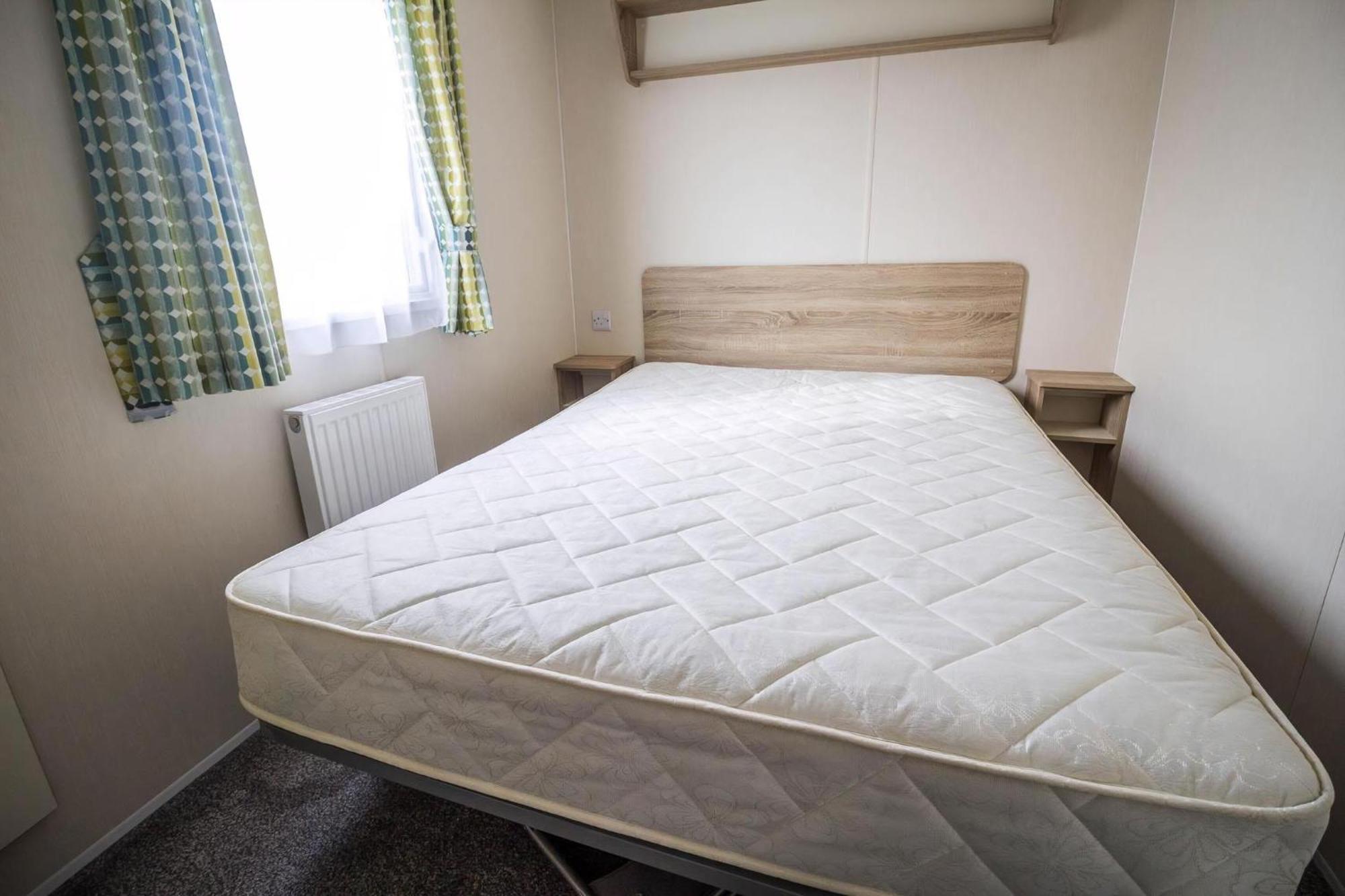 Lovely Caravan With Decking At Seawick Holiday Park In Essex Ref 27471Sw Клактон-он-Си Экстерьер фото